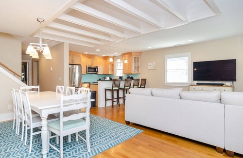 South End House | Gorgeous Home 1 Block from Ocean and Banks Channel
