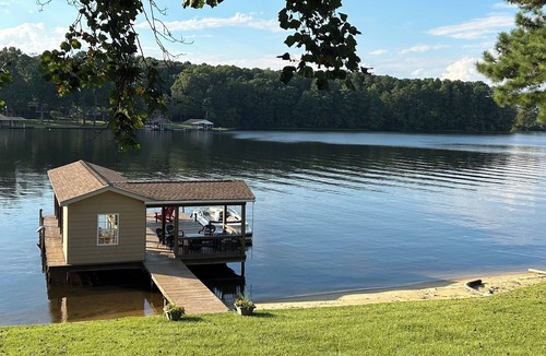 Myrick Estates House | Gorgeous Lakefront House with Natural Sandy Beach - 6 Bedroom 3 Bath