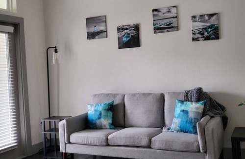Crabtree Apartment | Gorgeous onebedroom with pool view