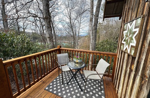 Cullowhee Apartment | Gorgeous studio cottage less than 1/2 mile from Western Carolina University!