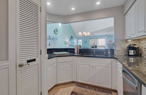 Shell Island Condo | Gorgeous TOP Floor - Oceanfront Luxury Condo with Garage and Elevator!