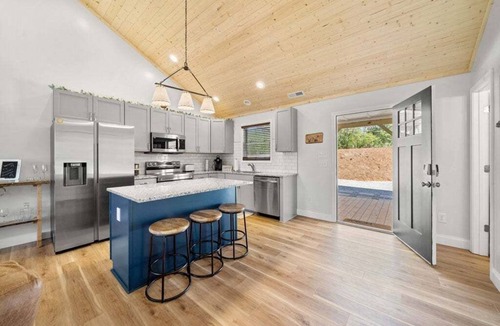Franklin House | Graceland Mountain Retreat: Secluded 10-Acre Retreat w/Mountain Home + Luxury RV