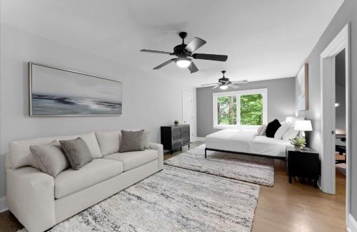 Mooresville House | Grand Bay w/Hot Tub, 440' Shoreline & Optional Boat Rental