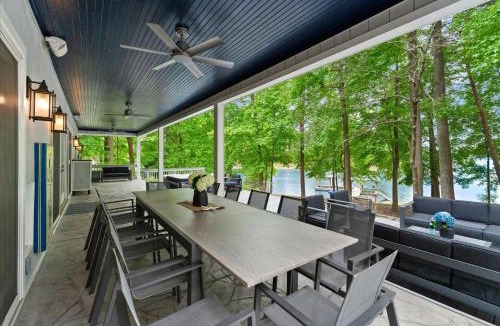 Mooresville House | Grand Bay w/Hot Tub, 440' Shoreline & Optional Boat Rental