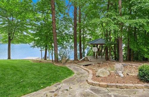 Mooresville House | Grand Bay w/Hot Tub, 440' Shoreline & Optional Boat Rental