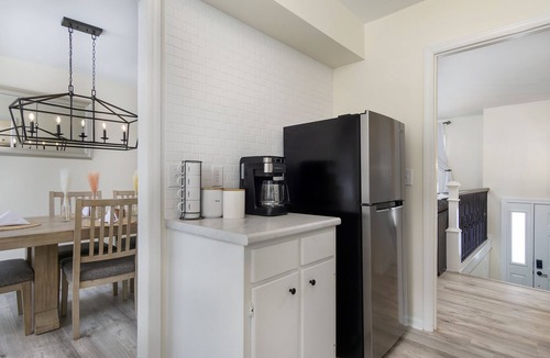 Avery Creek House | Grand Cozy Cottage