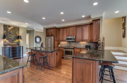 Mill Spring House | Grand Family Retreat 8Br With Stunning Golf Views