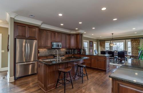 Mill Spring House | Grand Family Retreat 8Br With Stunning Golf Views