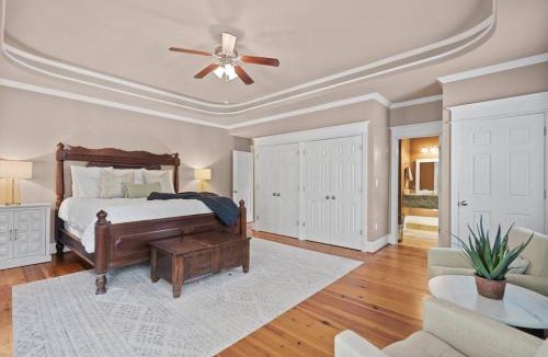 Hampstead House | Grand Home on 10 Acres in Surf City w/Private Pond!