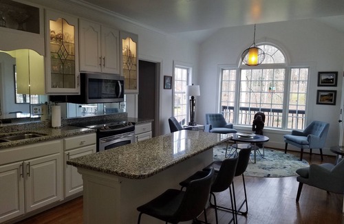 Sedgefield House | Grand Luxury Home 6BR/4BA.Close Dntown/Coliseum/HP Mkts.Lge Kitch.Outdoor Areas.