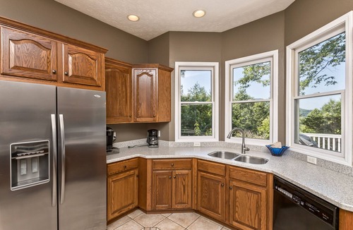 Hendersonville House | Grand Mountain Getaway near Dupont-Hendersonville, NC by Sunscape Property Management