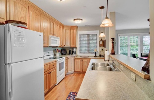 Foscoe Condo | Grand Oaks A1 - Mountain Condo, Echota Gated Resort, Indoor/Outdoor Pools and Hot Tub, Fitness Ar.