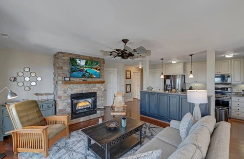 Banner Elk Condo | Grand Oaks RQ3- Mountain Views, Echota on the Ridge Gated Resort, Indoor/Outdoor Pools and Hot Tu.