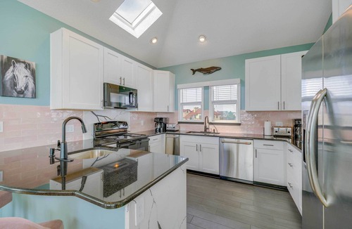 Ocean Hill House | Grand Seaside Escape w/Direct Beach Access!