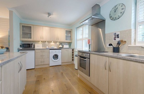 Little Petherick Cottage | GRANDPA DICKSON'S, pet friendly, with a garden in Little Petherick