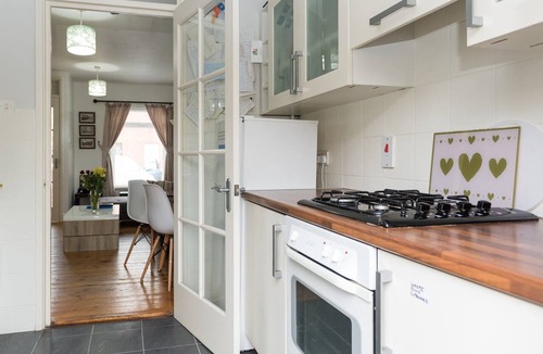 Belfast City Centre Apartment | Great Central Location/Parking/4 Beds