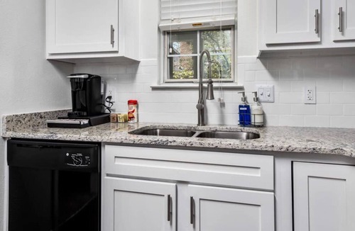 Meadowbrook Apartment | Great Community Amenities | Close to everything