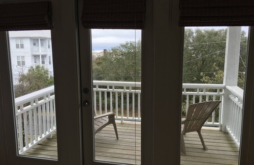 Wilmington Beach House | Great Family Vacation Rental With All The Amenities Available!