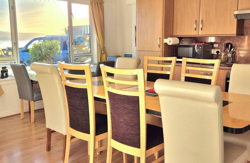 Kilmun House | Great for large groups Hot tubs, fire pit, water views Sleeps 17 Pet friendly