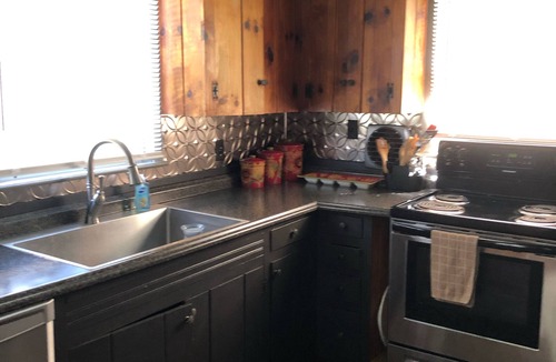 Lynn House | Great home downtown Columbus, Monthly rental, walk to restaurants and shops