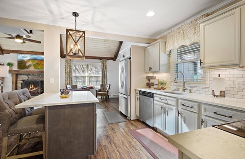 Beech Mountain House | Great Location/100 yd. to lift, Club Member, Walk To Resort & Fire pit!