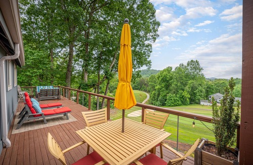 Lake Lure House | Great Location! Walk to Resort Amenities! Watch Golf from Deck! Pool Table!