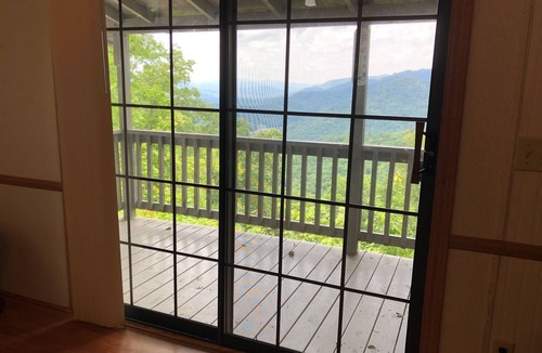 Whittier Cabin | Great Mountain Views near Cherokee and Bryson City, NC w/1 BR, grill, & firepit