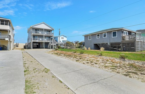 South Nags Head House | Great Oceanfront Home! Private Pool, Hot Tub, Rec Room. Bring the Pooch!