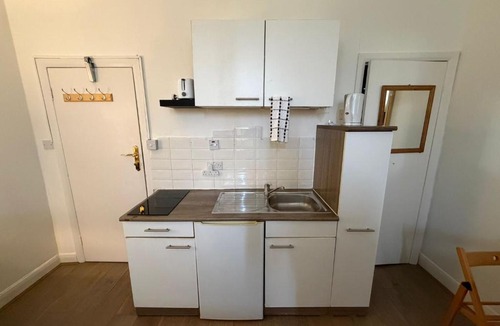 Wing Apartment | Great Studio Sheperds Bush London