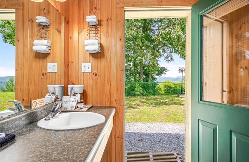Saluda Hotel | Green River Lodge