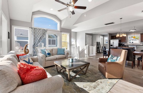 Whalehead Beach House | Green Sea Turtle: Hot Tub | Tiki Bar | Pool Access