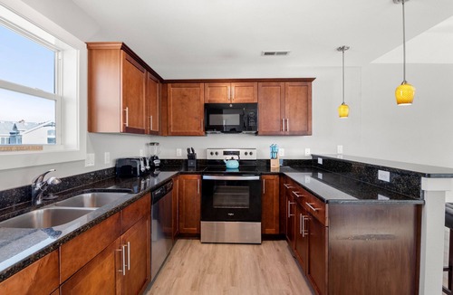 Whalehead Beach House | Green Sea Turtle: Hot Tub | Tiki Bar | Pool Access