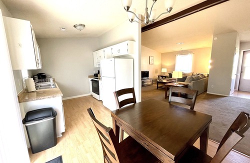 Greensboro House | Greensboro's Hidden Gem 3bd/1.5bth Cozy Clean Home