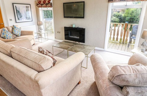 Tewitfield Cabin | GRESSINGHAM 5, pet friendly, with a garden in Carnforth