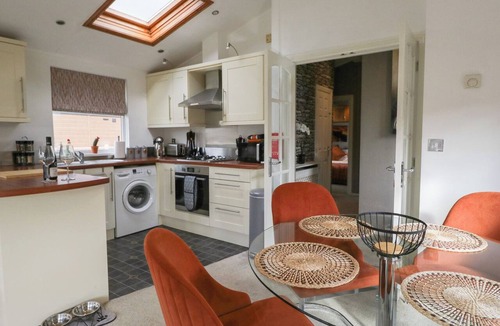 Yealand Conyers Cottage | GRESSINGHAM VIEW LODGE, pet friendly, with a garden in Carnforth