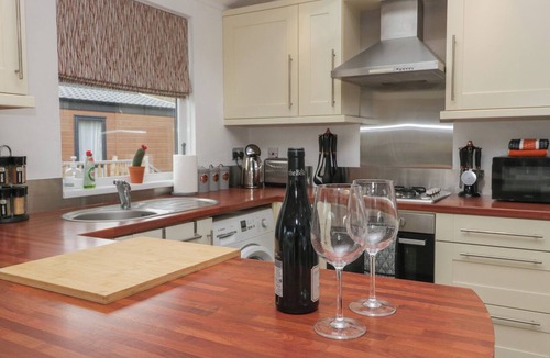 Yealand Conyers Cottage | GRESSINGHAM VIEW LODGE, pet friendly, with a garden in Carnforth