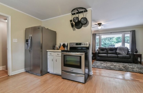 Black Mountain House | Grey Eagle Cottage with Hot Tub in Black Mountain