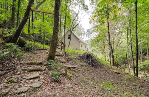 Elk Park Cottage | 'greystone' Creekside Cabin: Hike, Fish & Explore!
