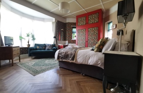Bexhill-on-Sea House | Ground floor Spacious double bed room, free parking close to seafront.