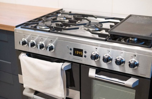 Bon-y-maen House | Group-Friendly Home | TV in Every Room, WiFi & Parking