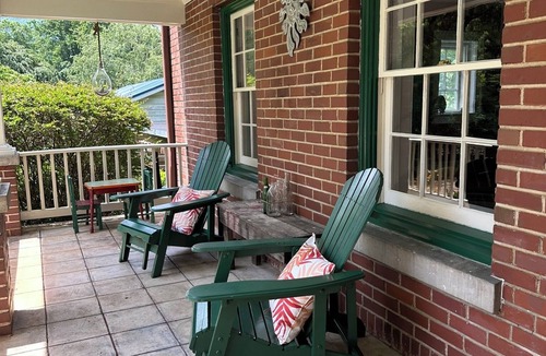 Swannanoa House | Grovemont Getaway - 3 bedroom, 2.5 bath beautifully updated historic home