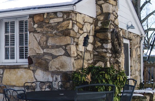 Weaverville Cottage | Guest Cottage in Downtown Weaverville