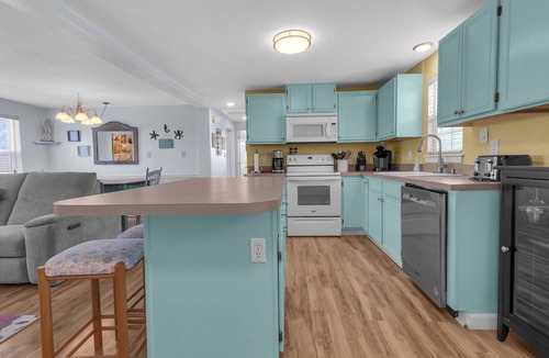 Spindrift Banks House | Guest Favorite- walk to the beach!