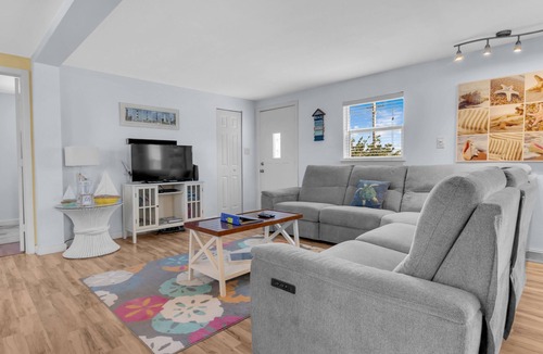 Spindrift Banks House | Guest Favorite- walk to the beach!