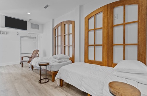 Topsail Beach Hotel | Guest House Topsail - Two Bedroom Suite in hotel on Topsail Beach, North Carolina