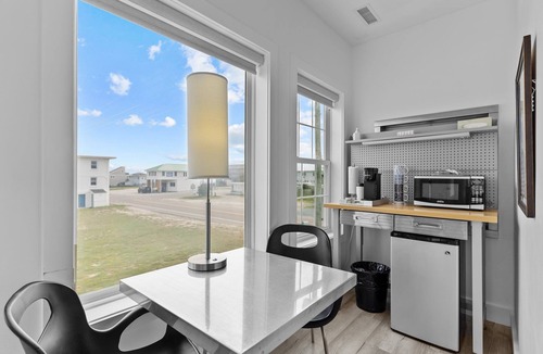 Topsail Beach Hotel | Guest House Topsail - King Suite in hotel on Topsail Beach, North Carolina