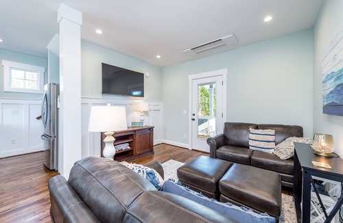 Weaverville Cottage | Guesthouse, downtown Weaverville 2 blocks from Main St.