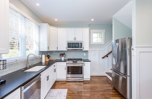 Weaverville Cottage | Guesthouse, downtown Weaverville 2 blocks from Main St.