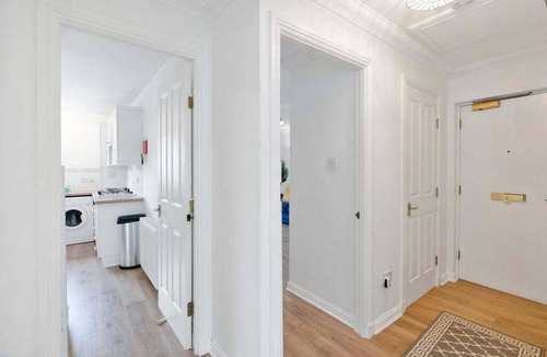 Leith Apartment | GuestReady - 2BR in Leith w Ocean Views & Parking