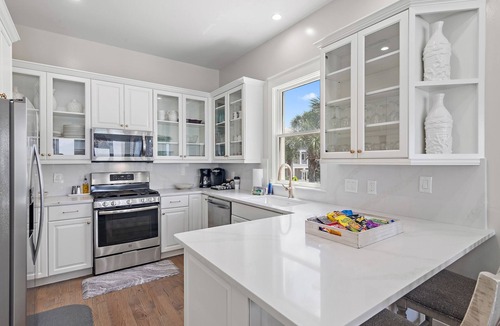 Delos House | Gulf front*Remodeled*Pool*Beach Gear*Elevator